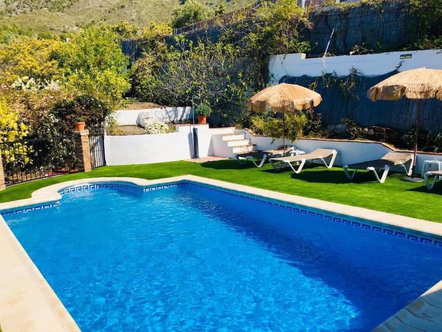 En Con Piscina Y Jacuzzi Holiday home *