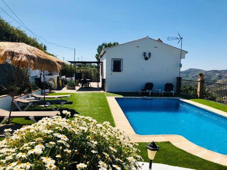 En Con Piscina Y Jacuzzi Holiday home Frigiliana